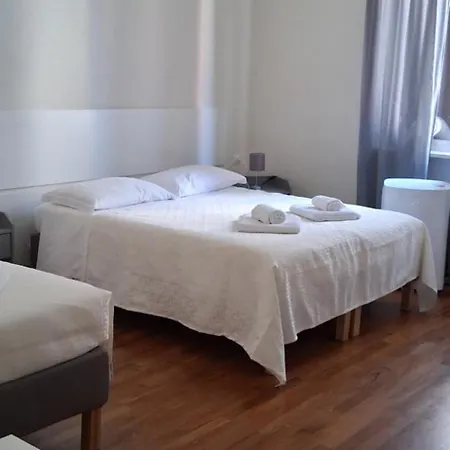 Magenta Apartment *